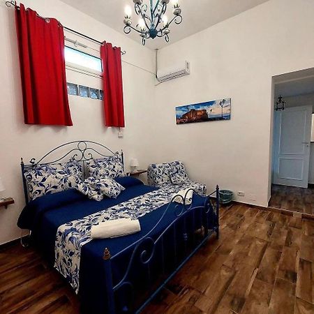 Апартаменти Domus Carbonari Неаполь Екстер'єр фото