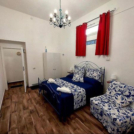 Апартаменти Domus Carbonari Неаполь Екстер'єр фото